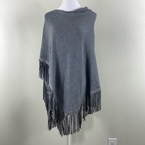 Women’s grey poncho with tassels One Size